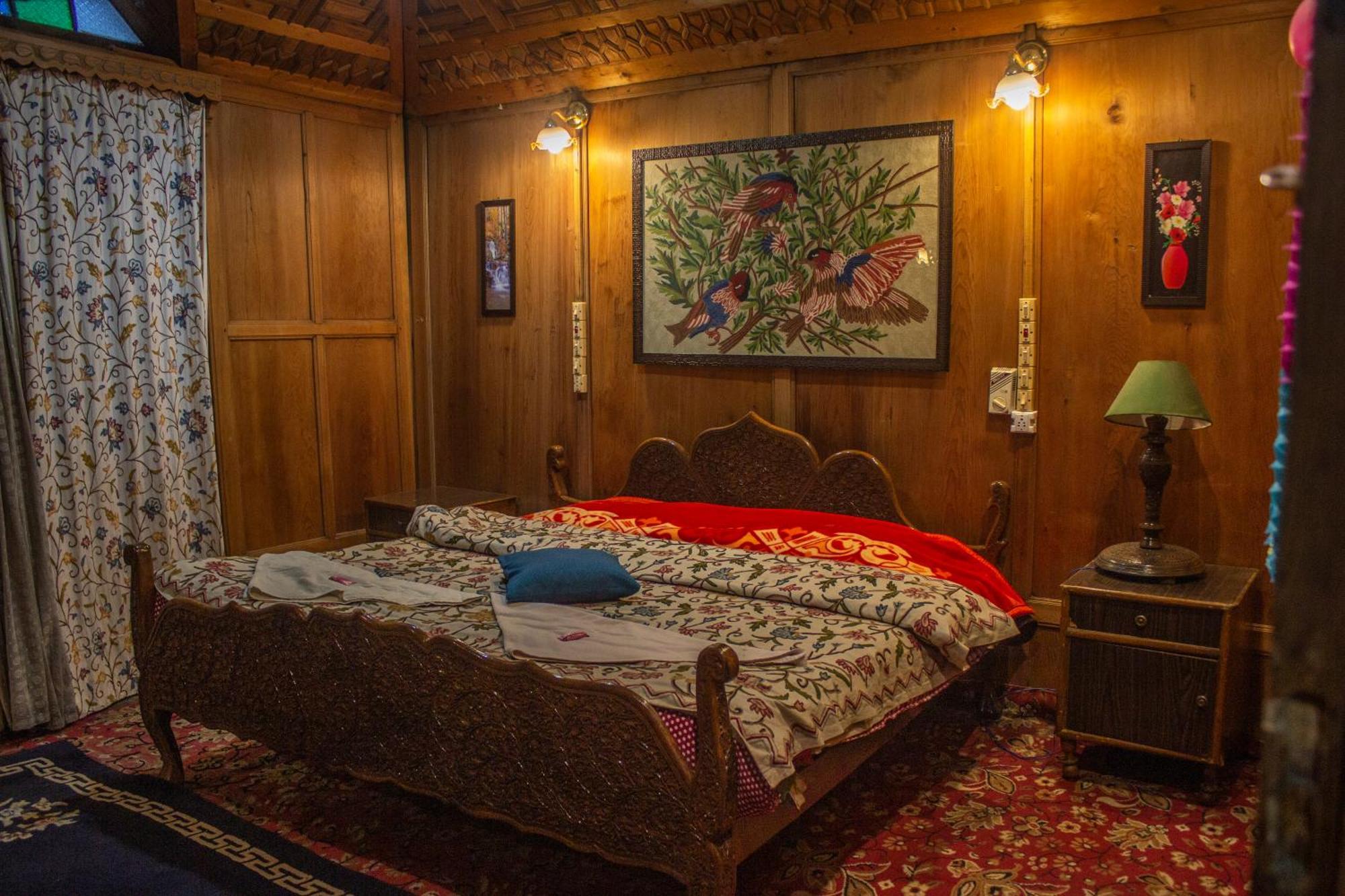 Bed and Breakfast House Boat New Manora Сринагар Экстерьер фото