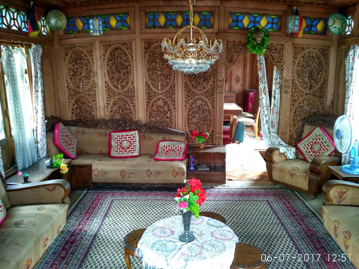 Bed and Breakfast House Boat New Manora Сринагар Экстерьер фото
