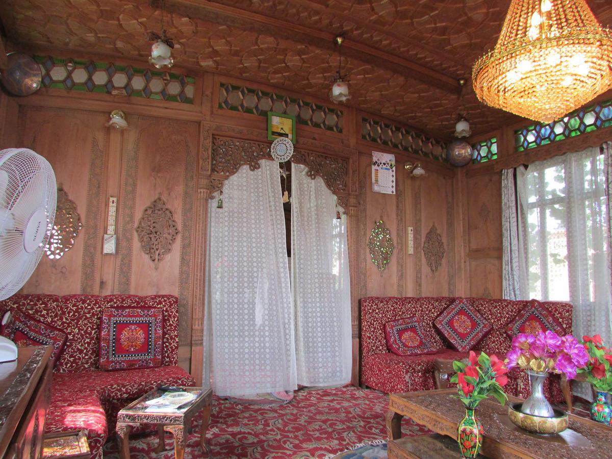 Bed and Breakfast House Boat New Manora Сринагар Экстерьер фото
