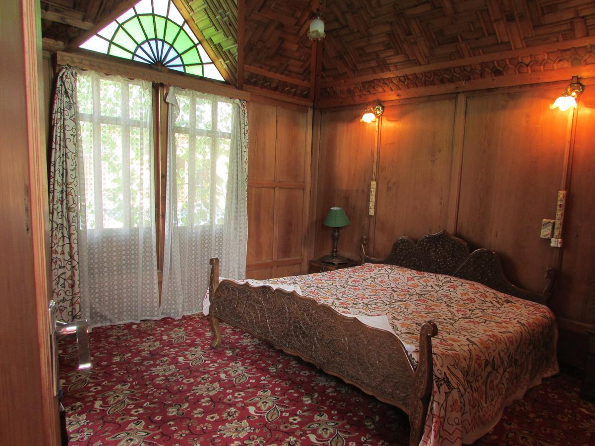 Bed and Breakfast House Boat New Manora Сринагар Экстерьер фото